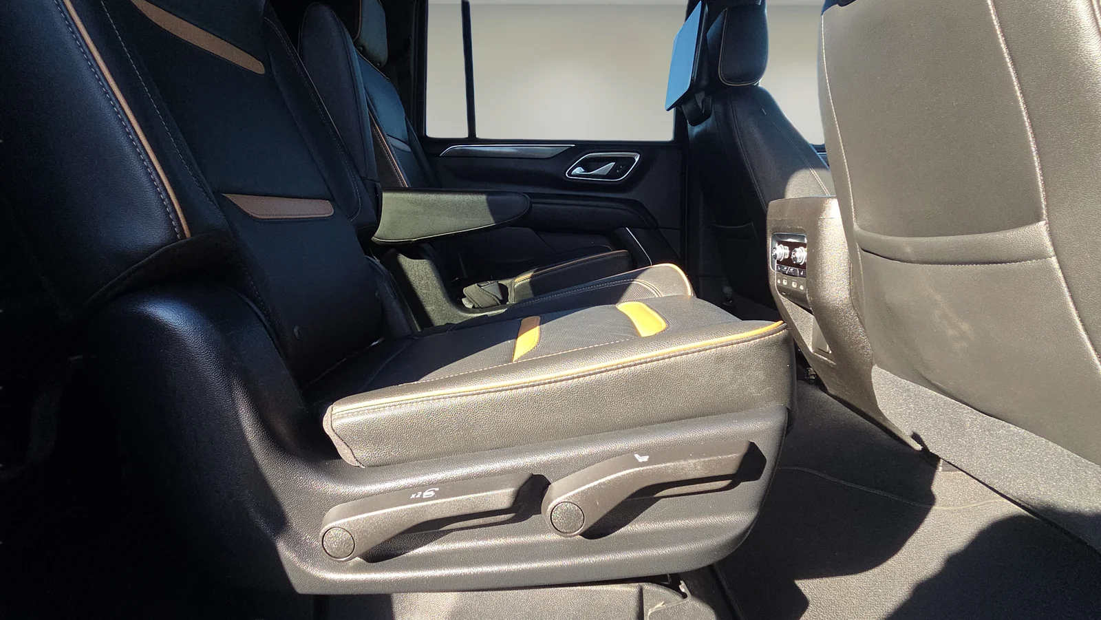 Used 2021 Black GMC AT4 image 17
