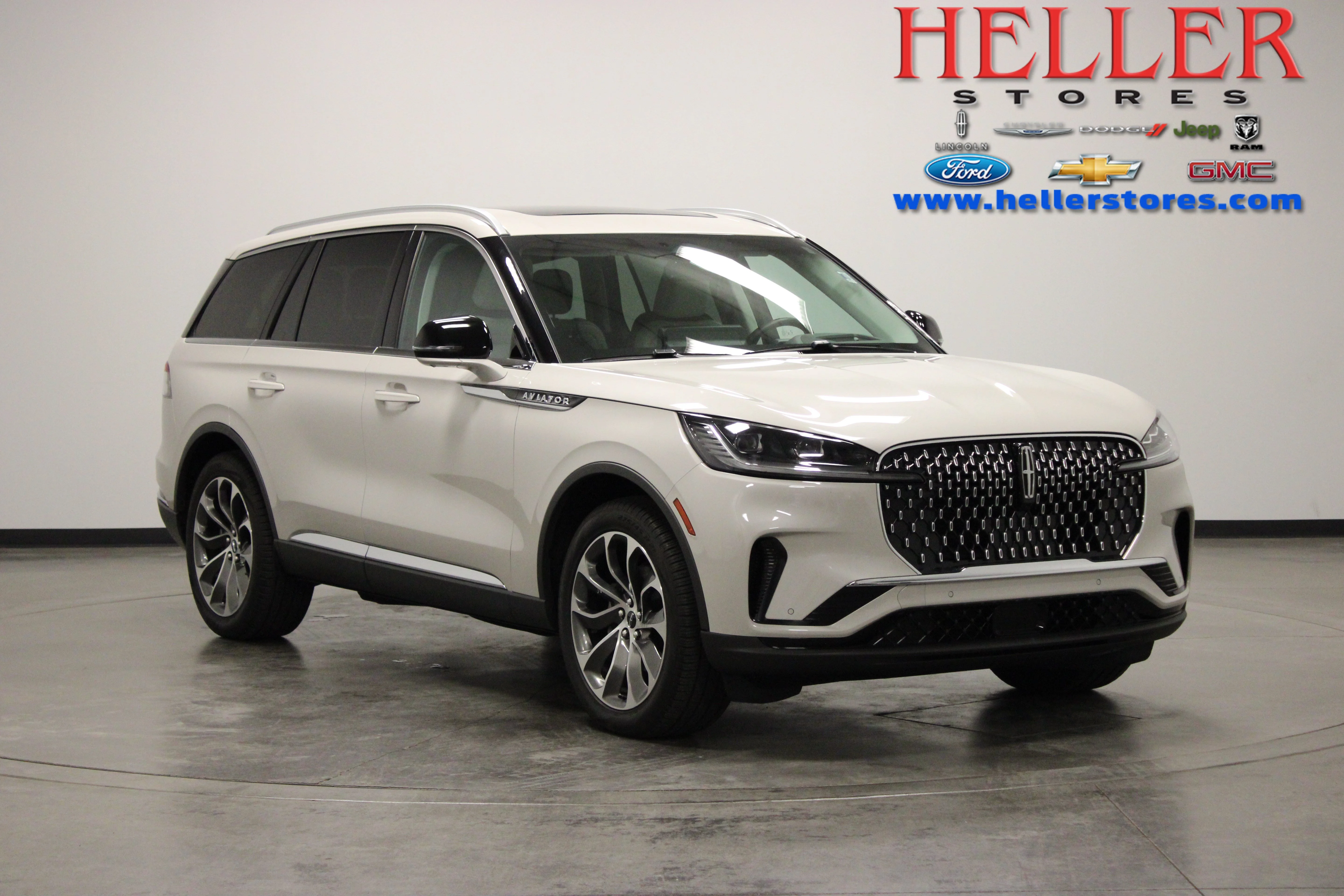 Used 2025 Ceramic Pearl Metallic Tri-Coat Lincoln Reserve image 1