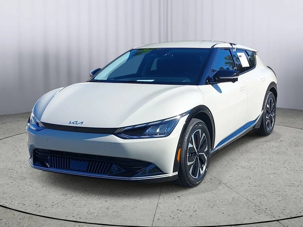 Used 2023 White Kia Wind image 7