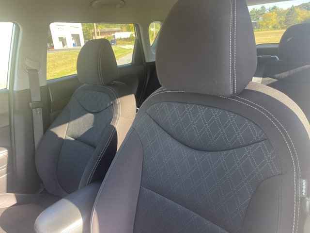 Used 2018 Clear White Kia Base image 13