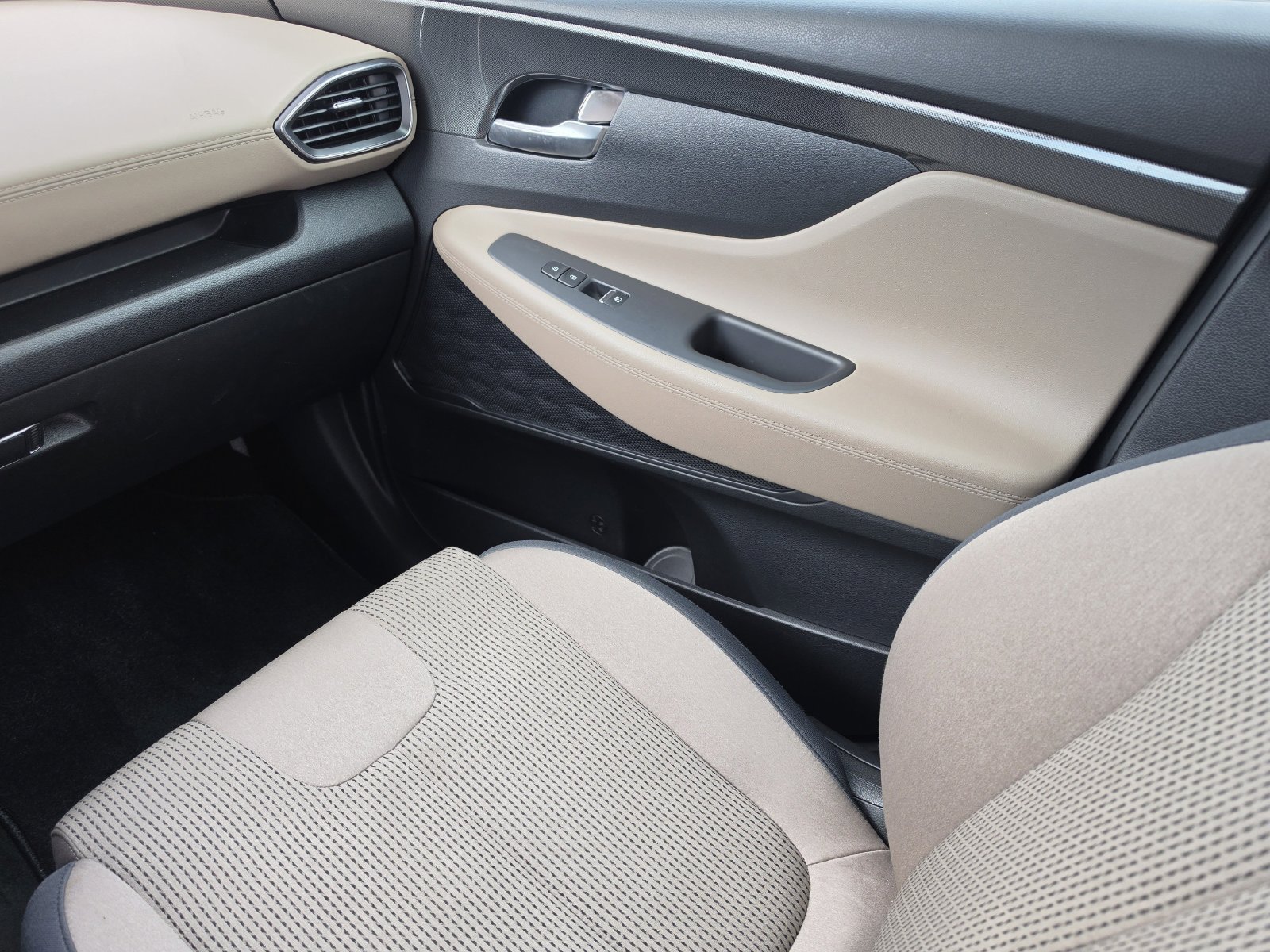 Used 2023 White Hyundai SEL image 19