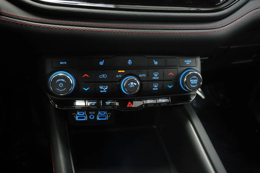 New 2026 Diamond Black Clear-Coat Exterior Paint Dodge GT image 24