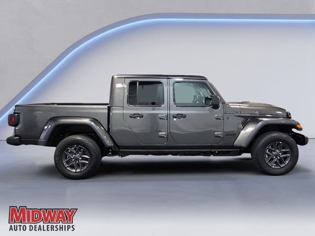 New 2026 Granite Crystal Metallic Clearcoat Jeep Sport S image 6