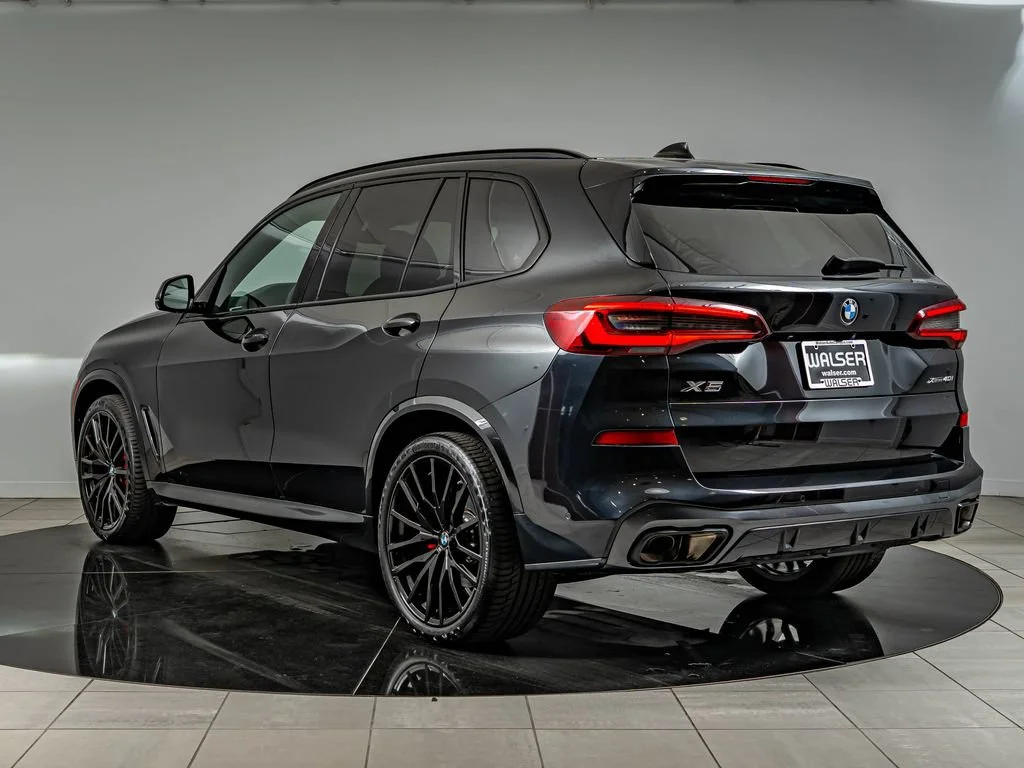 Used 2023 Black Sapphire Metallic BMW xDrive40i image 7