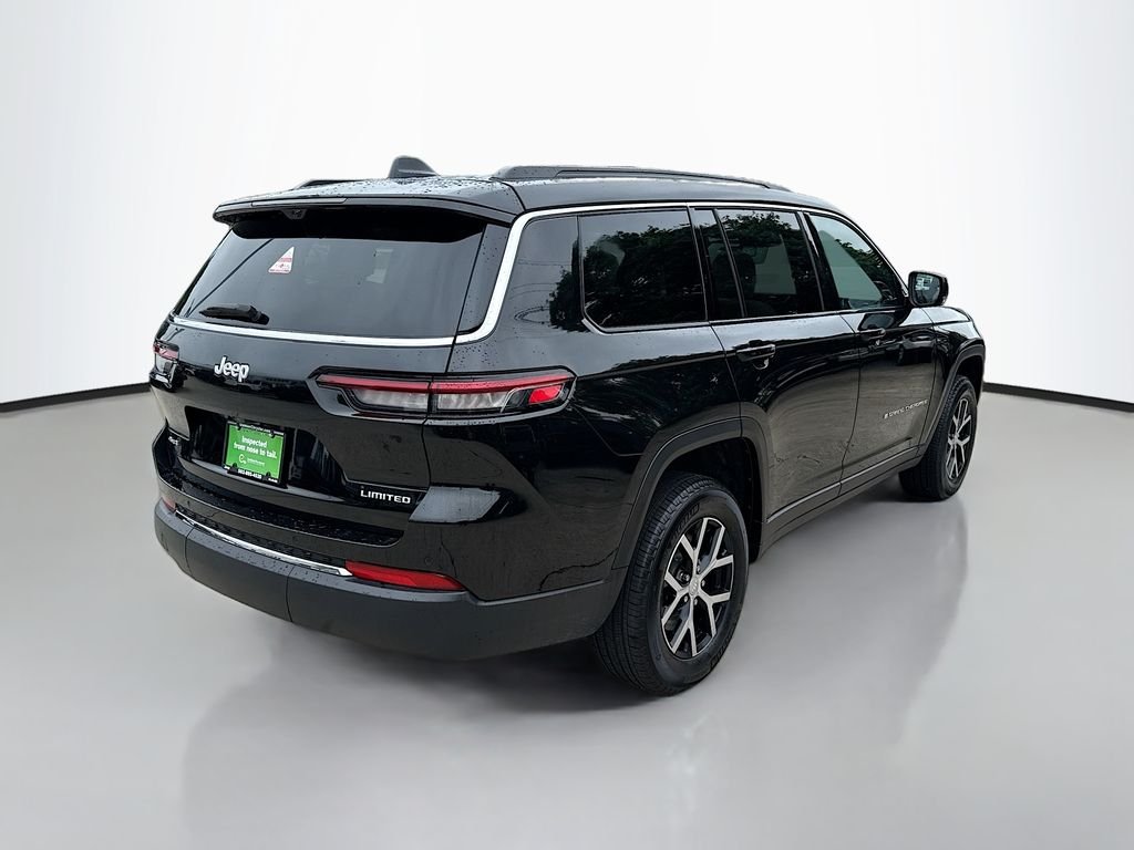Used 2025 Diamond Black Crystal Pearlcoat Jeep Limited image 7