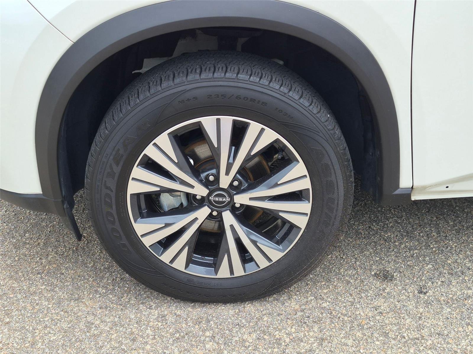Used 2022 Pearl White Tricoat Nissan SV image 10