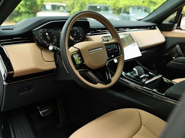 New 2026 Ostuni Pearl White LAND ROVER Dynamic SE image 25