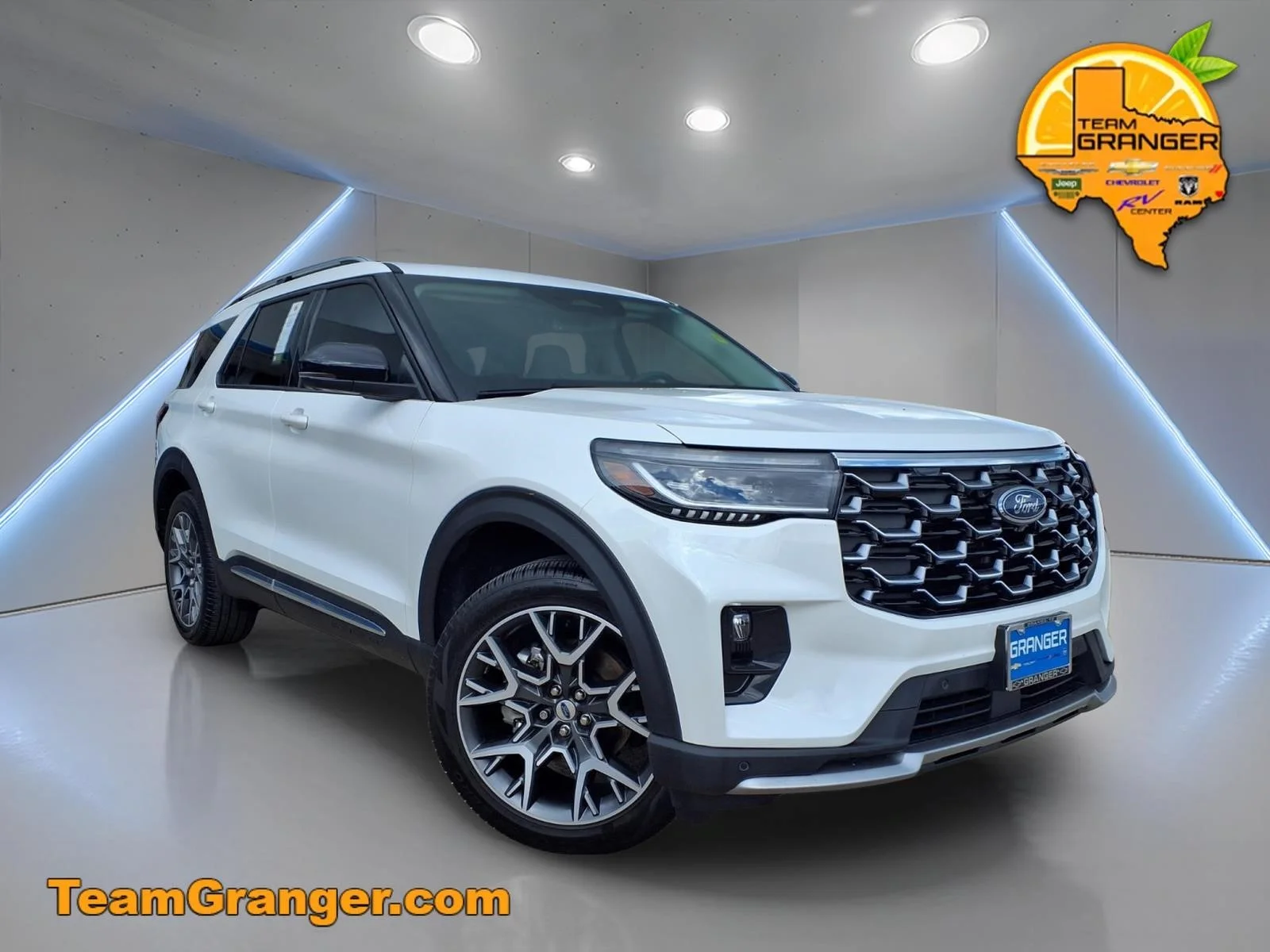 2025 Ford Explorer Platinum 4WD (PL535)'s photo