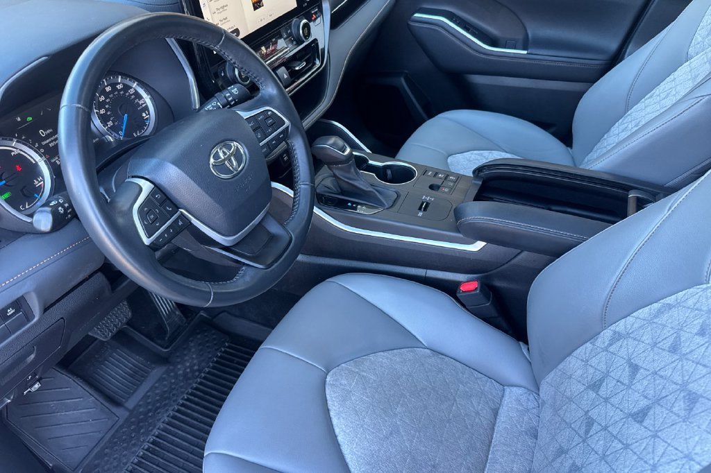 Used 2023 Beige Toyota Bronze Edition image 11