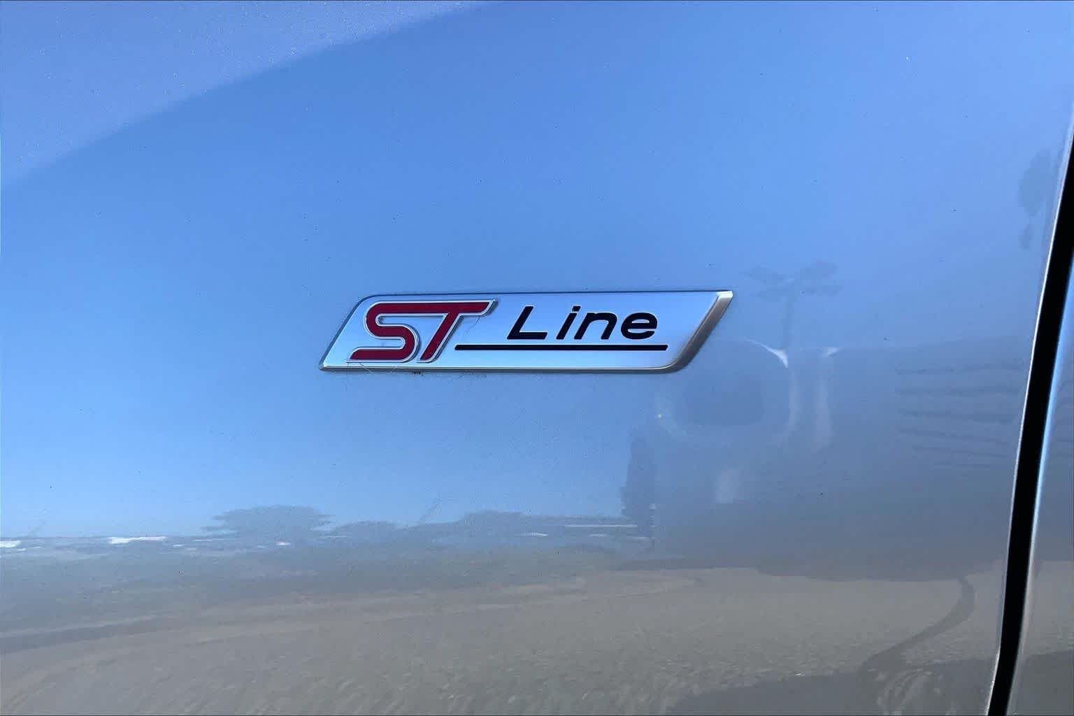 Used 2023 Iconic Silver Metallic Ford ST-Line image 10
