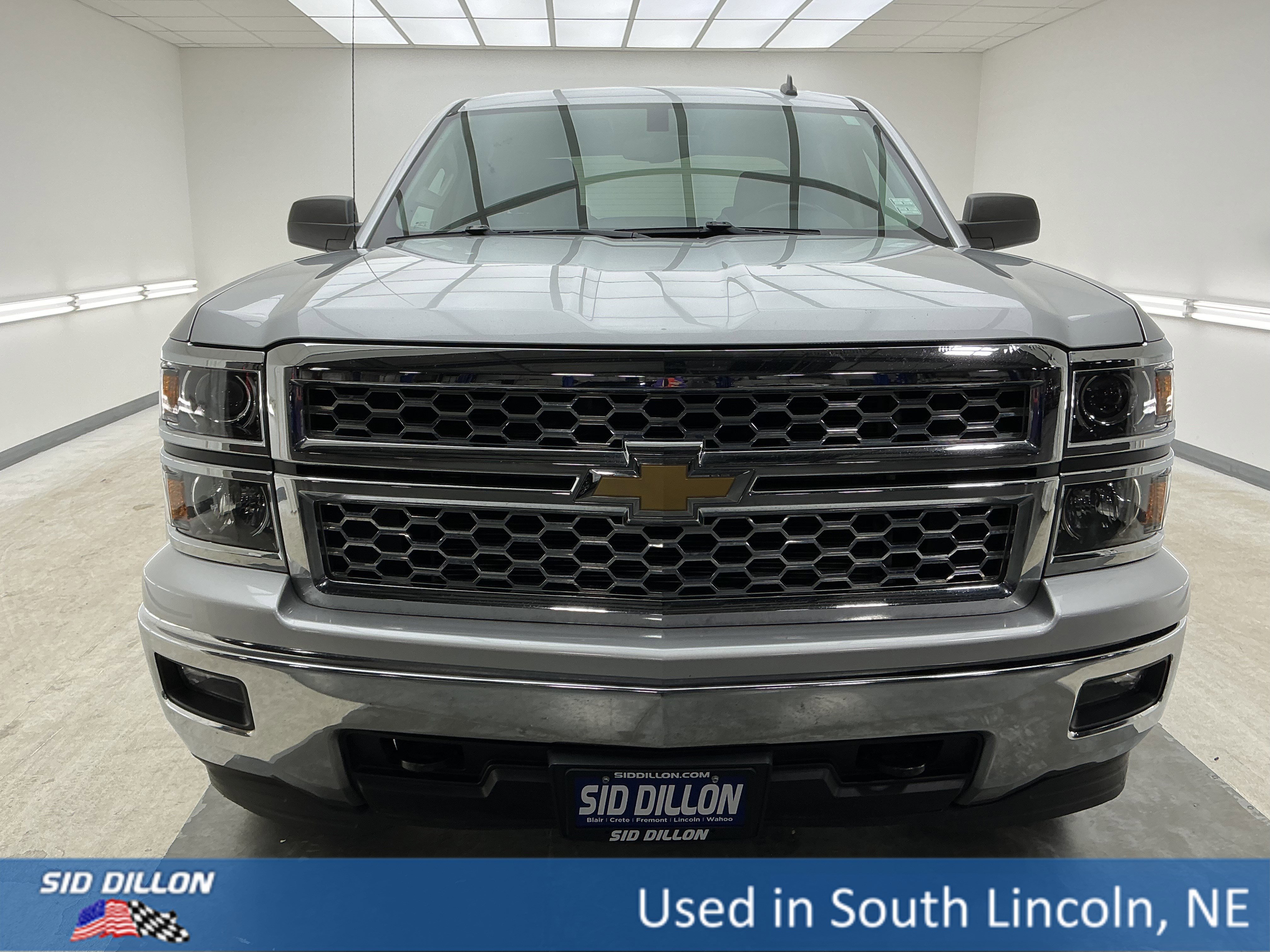 View vehicle photo 2