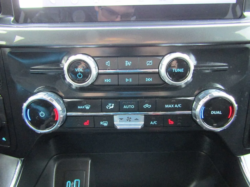 Used 2023 Oxford White Ford XLT image 35