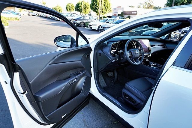 Used 2024 White Lexus 350 image 39