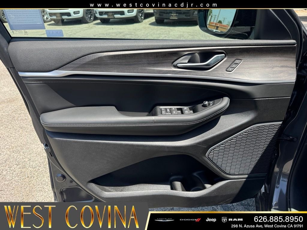 New 2026 Baltic Gray Metallic Clear-Coat Exterior Paint Jeep Limited Reserve image 16