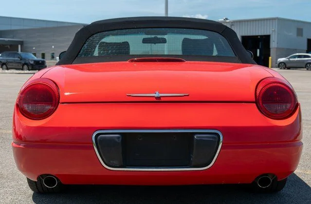 Used 2004 Red Ford Base image 7