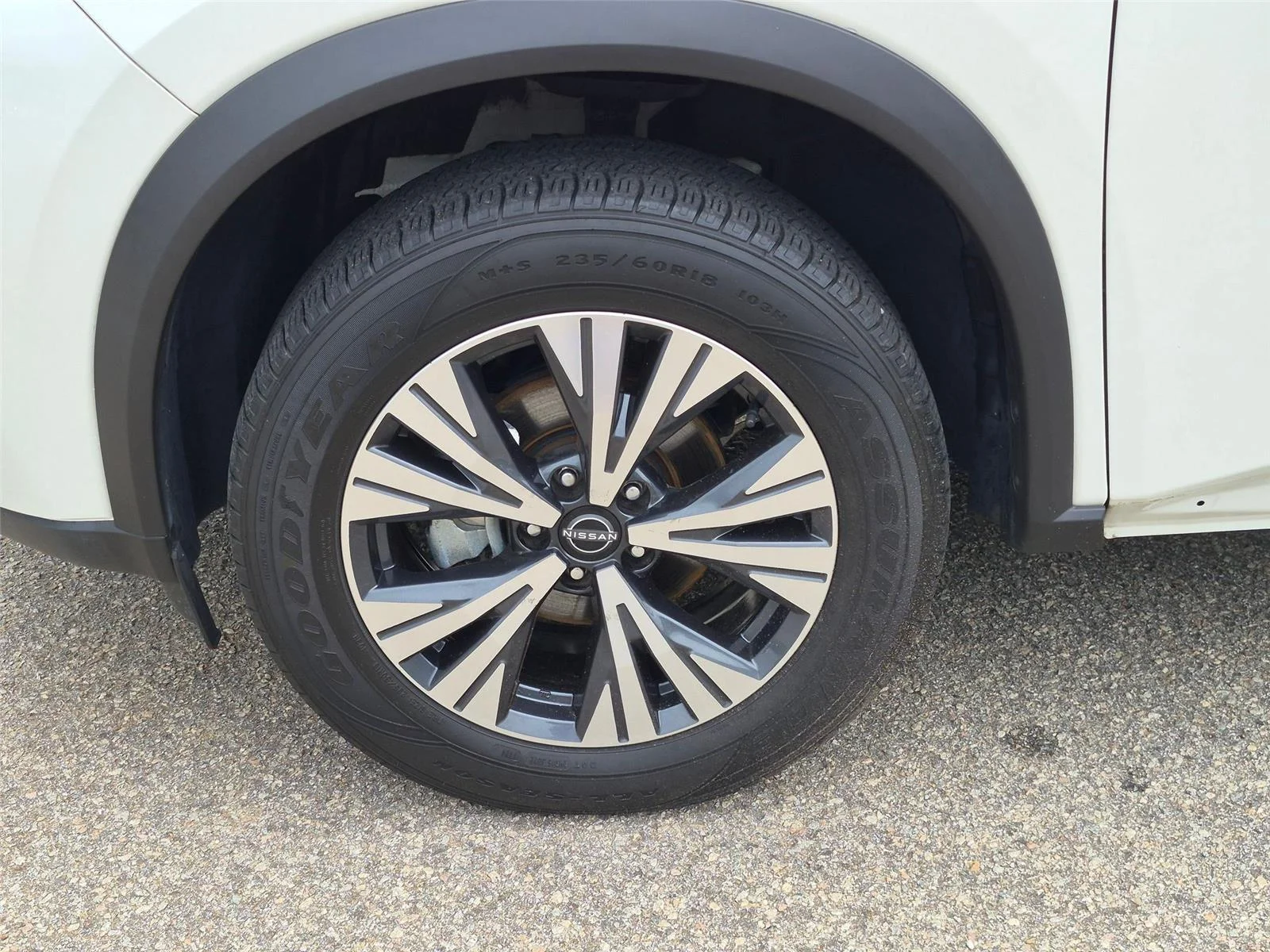 Used 2022 Pearl White Tricoat Nissan SV image 10