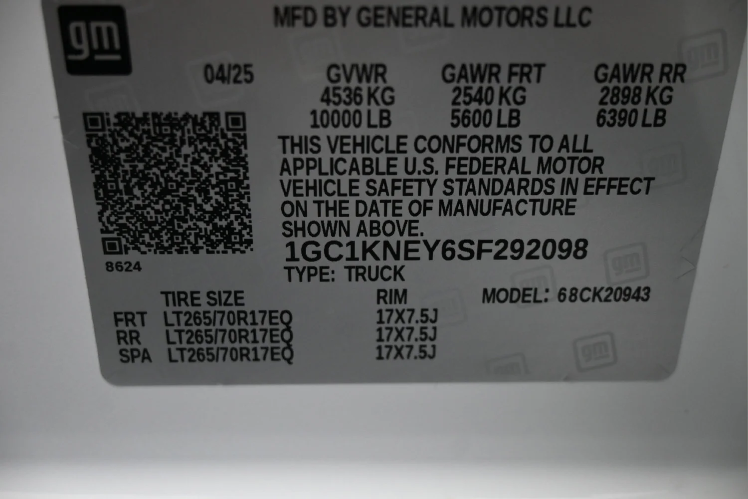 Used 2025 Summit White Chevrolet LT image 25