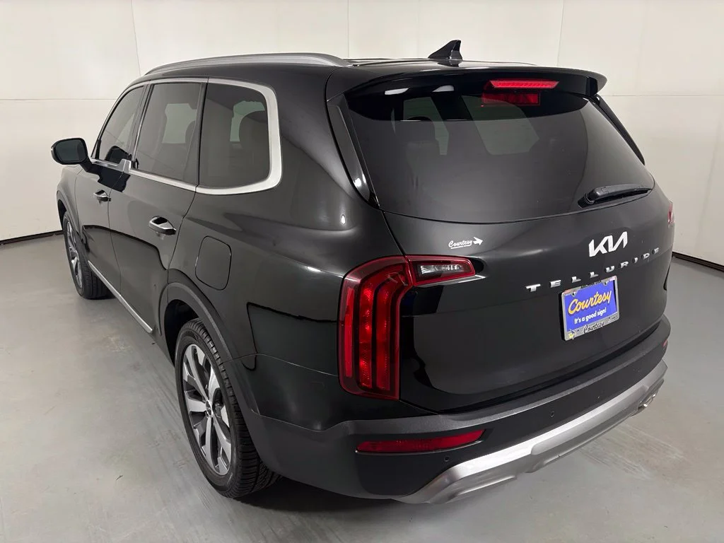 Used 2022 Black Kia S image 5