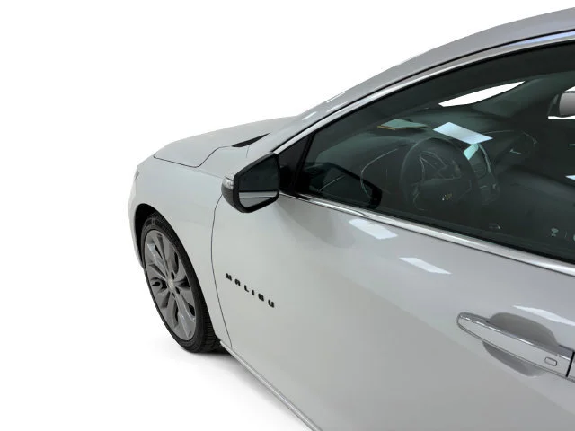 Certified Used 2018 IRIDESCENT PEARL TRICOAT Chevrolet Premier image 10