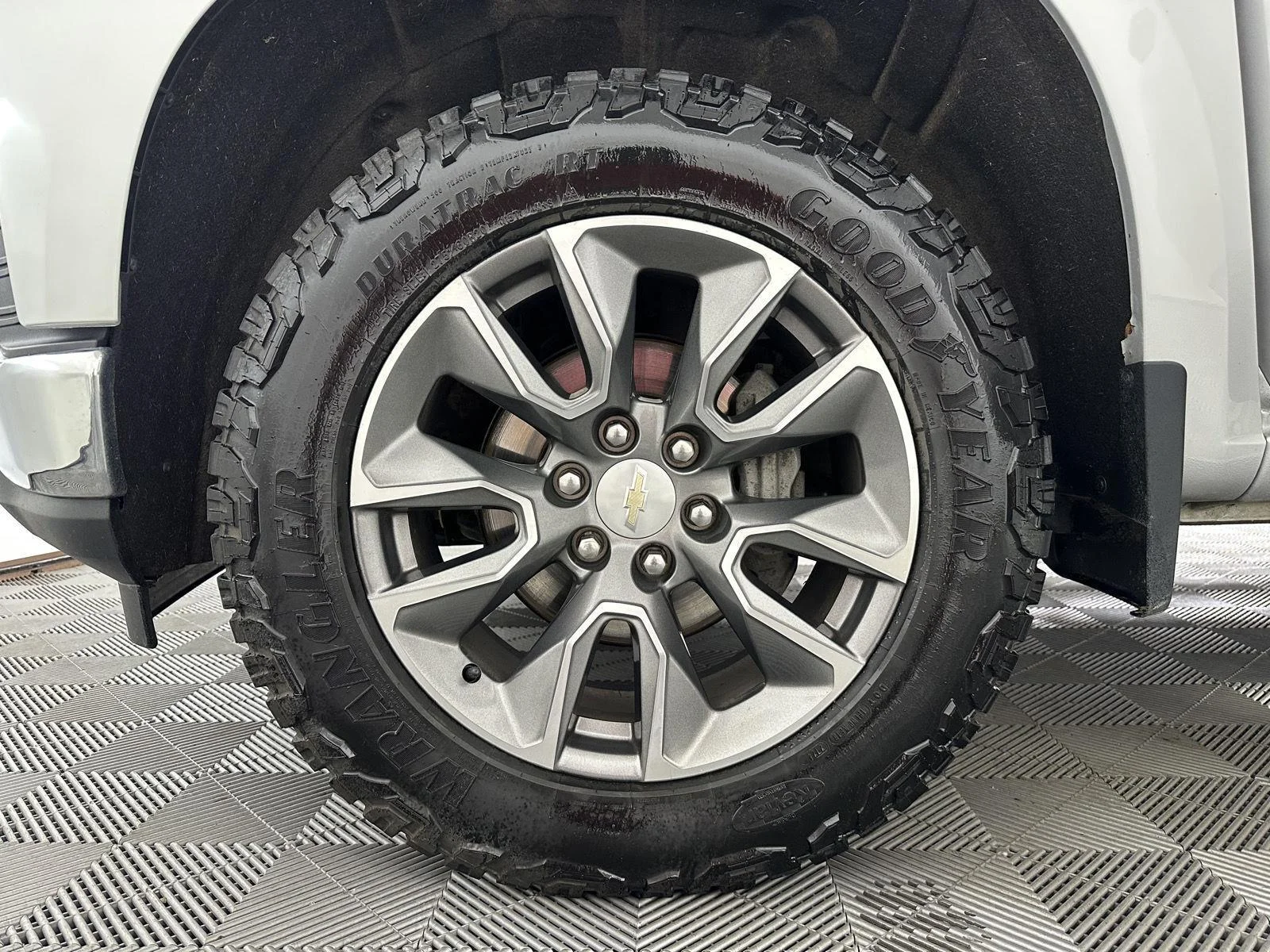 Used 2021 Silver Ice Metallic Chevrolet LT image 33