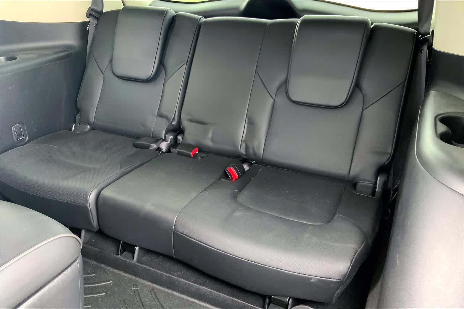 Used 2019 Liquid Platinum INFINITI LUXE image 29