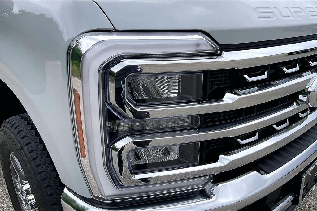 New 2026 Ford Super Duty F-250 Lariat 4D Crew Cab