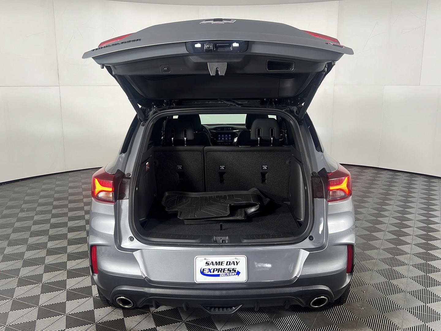 Used 2023 Sterling Gray Metallic Chevrolet RS image 6