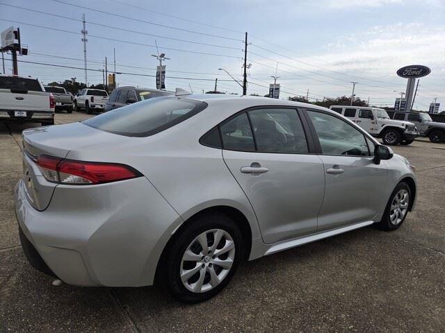 Used 2025 Classic Silver Metallic Toyota LE image 4