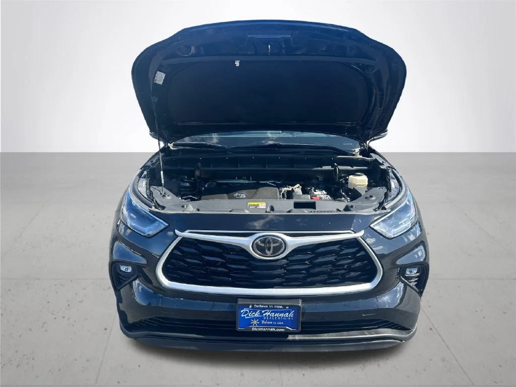 Used 2021 Black Toyota XLE image 4