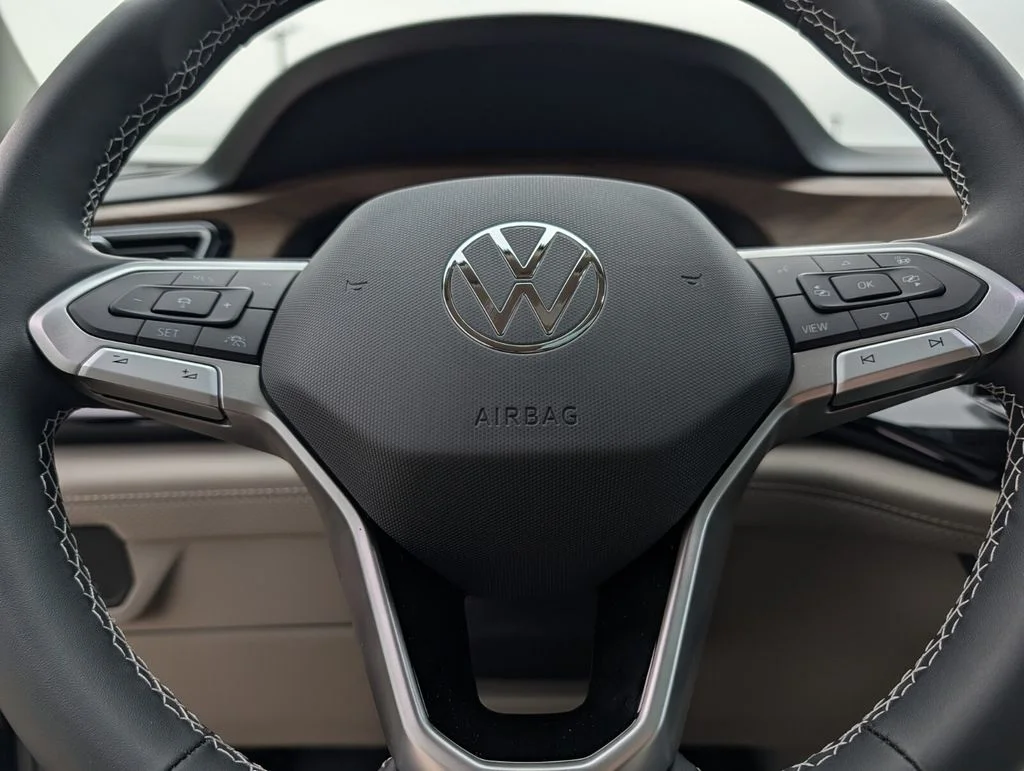 New 2026 Black Volkswagen 2.0T SE w/Technology image 19