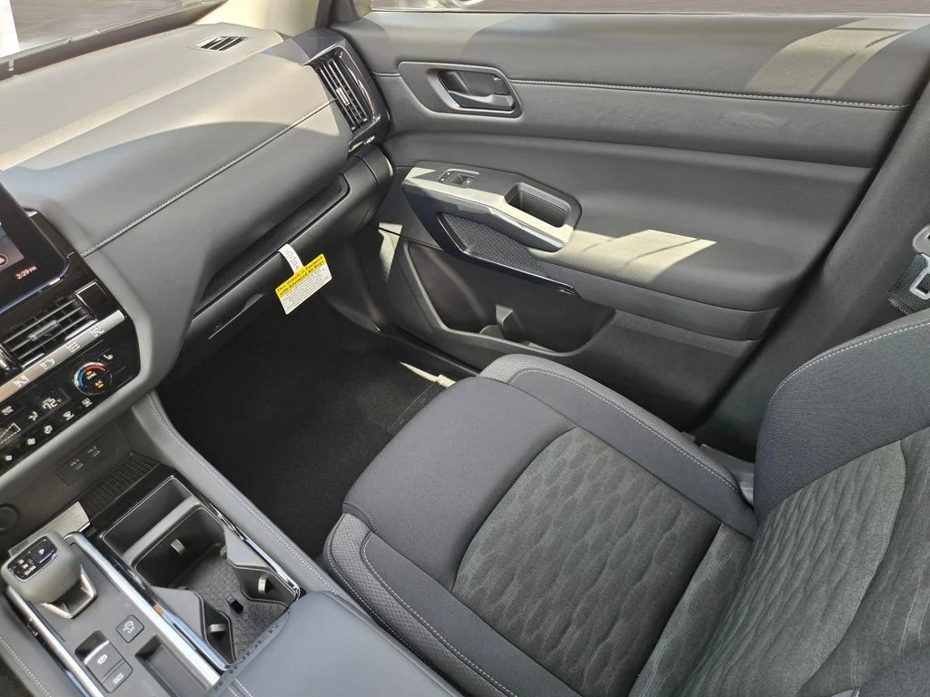 2026 Nissan Pathfinder SV - Photo 15