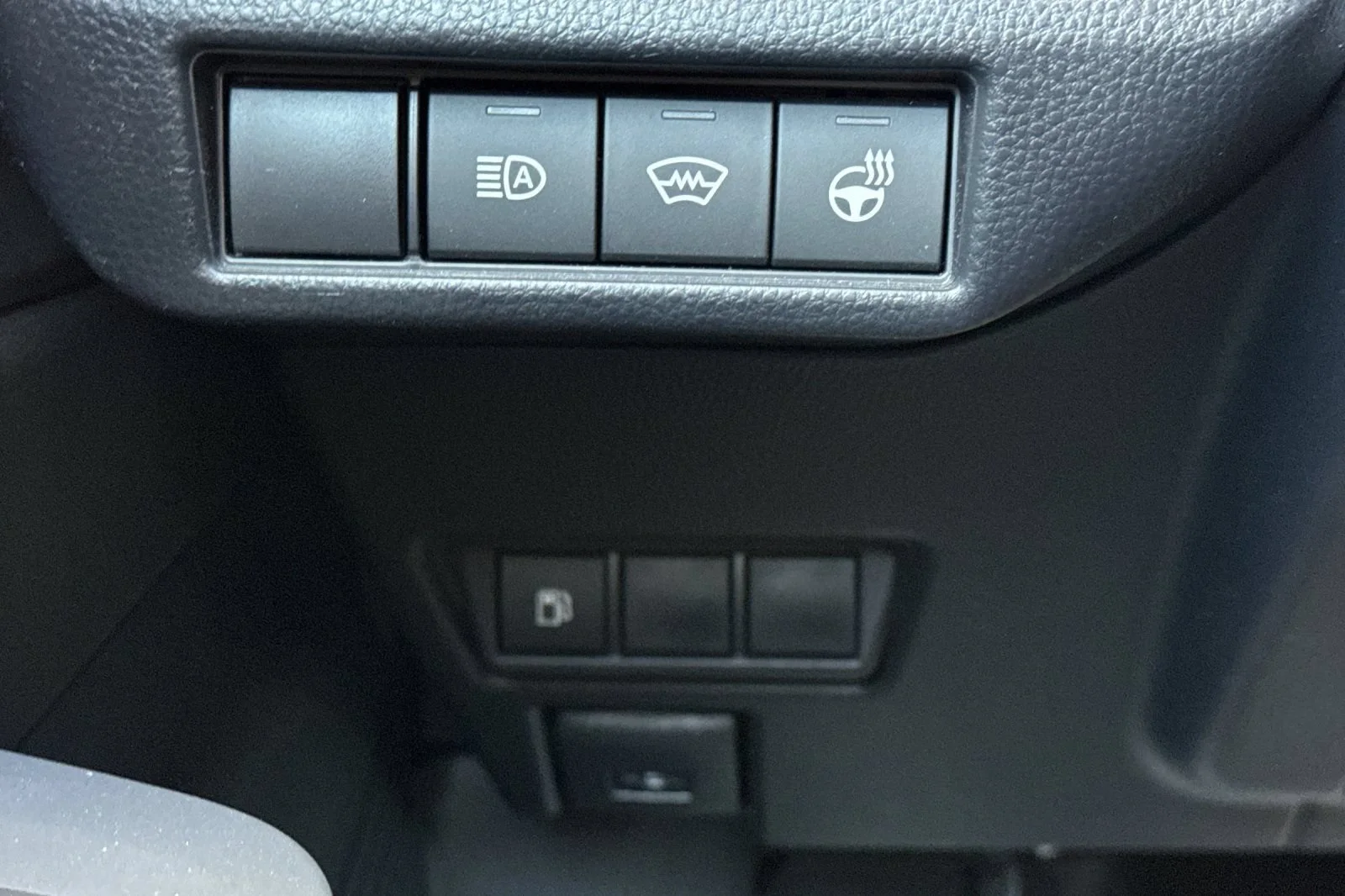 Used 2025 Off-white Toyota Nightshade image 28