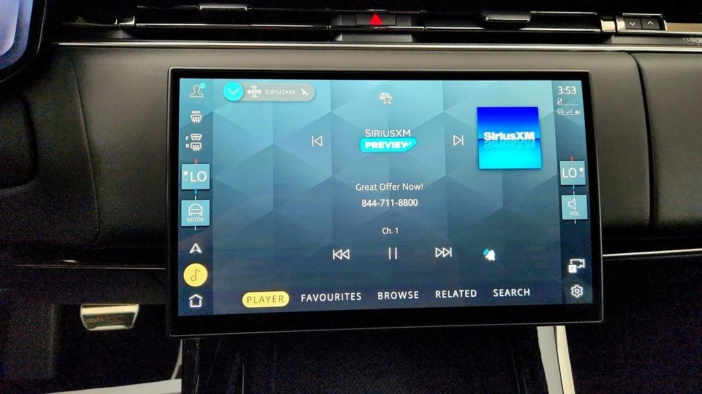 Used 2024 Giola Green Metallic Land Rover P400 Dynamic SE w/ Meridian Audio & Black Exterior Pack image 18