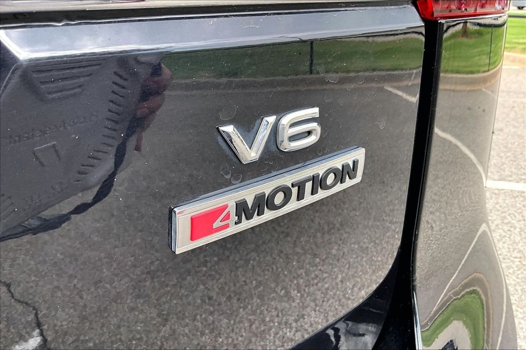 Used 2019 Black Volkswagen 3.6L V6 SE image 34