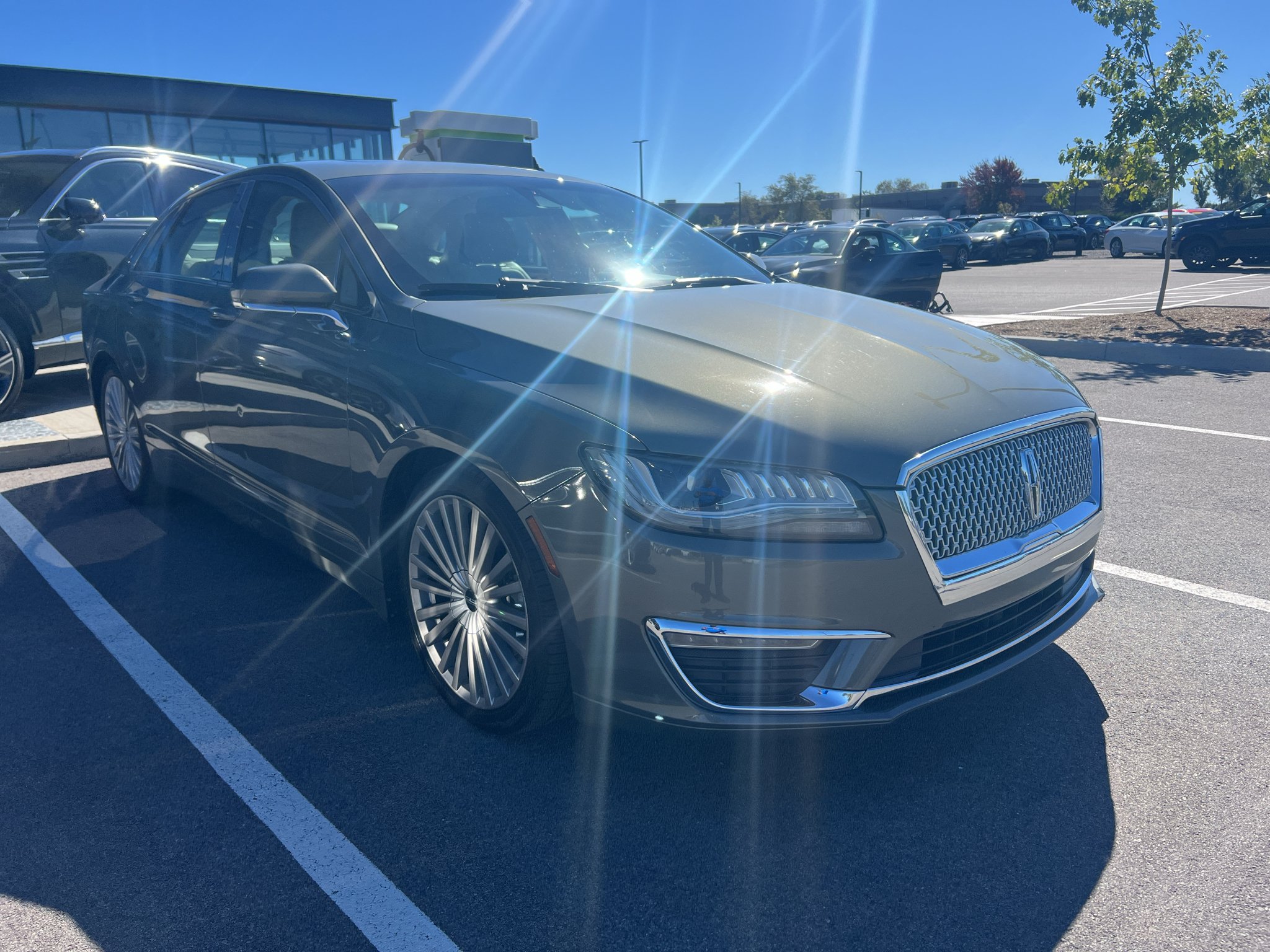 Used 2017 Jade Green Metallic Lincoln Reserve image 1