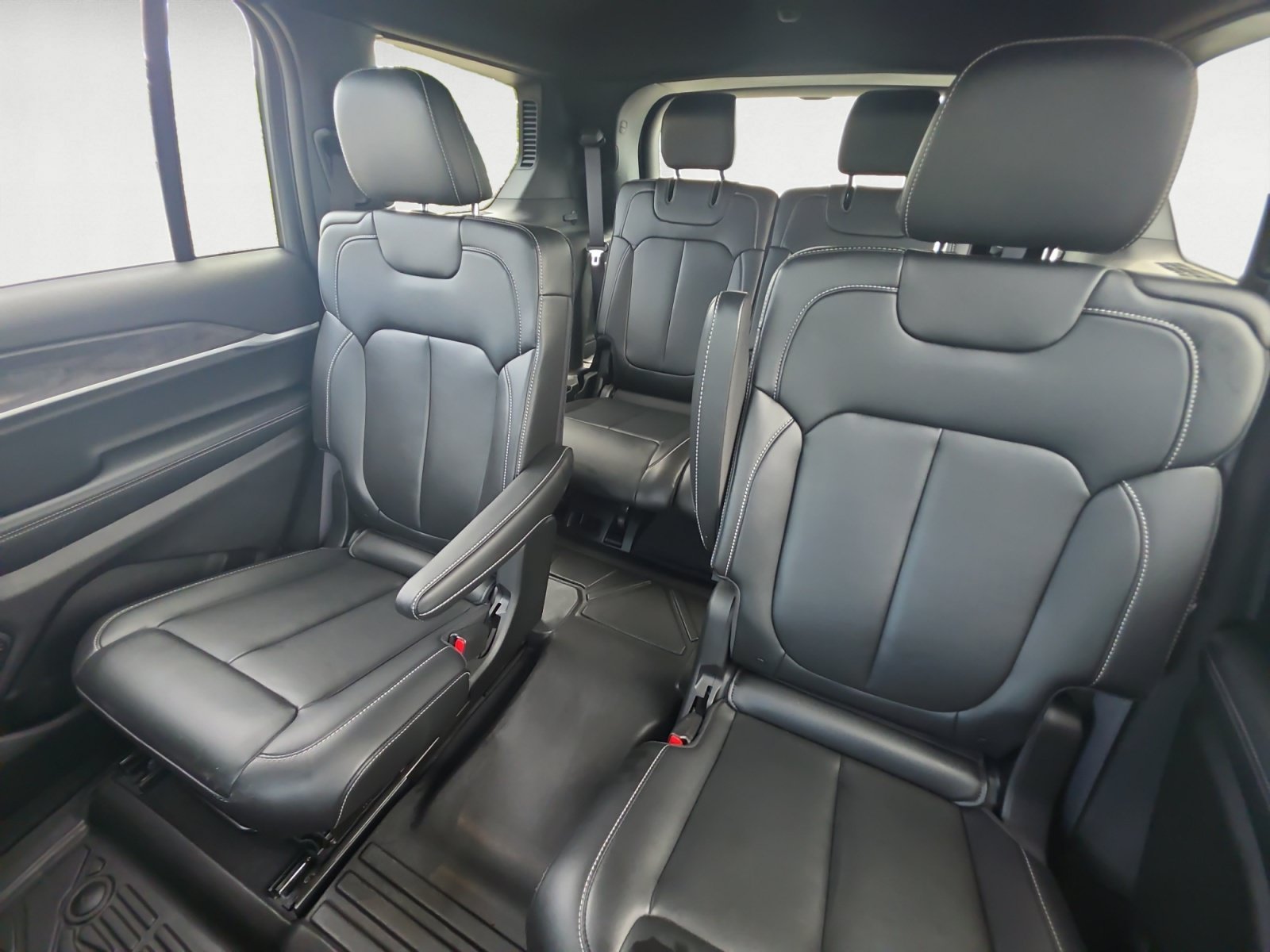 Used 2025 Silver Zynith Jeep Limited image 13