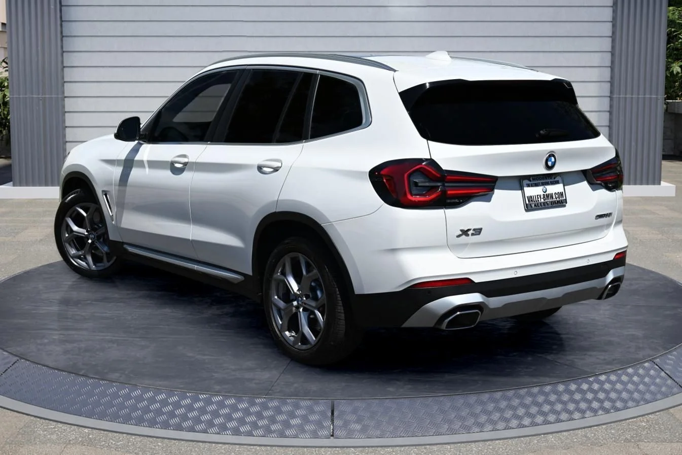 Used 2023 Alpine White BMW sDrive30i image 4