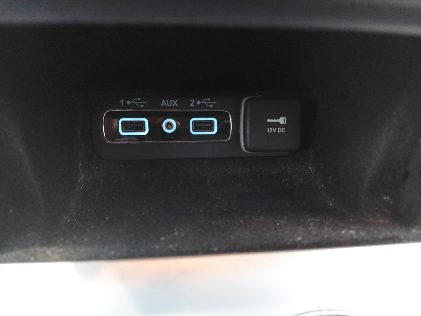 Used 2019 Bright White Clearcoat Jeep Laredo image 21