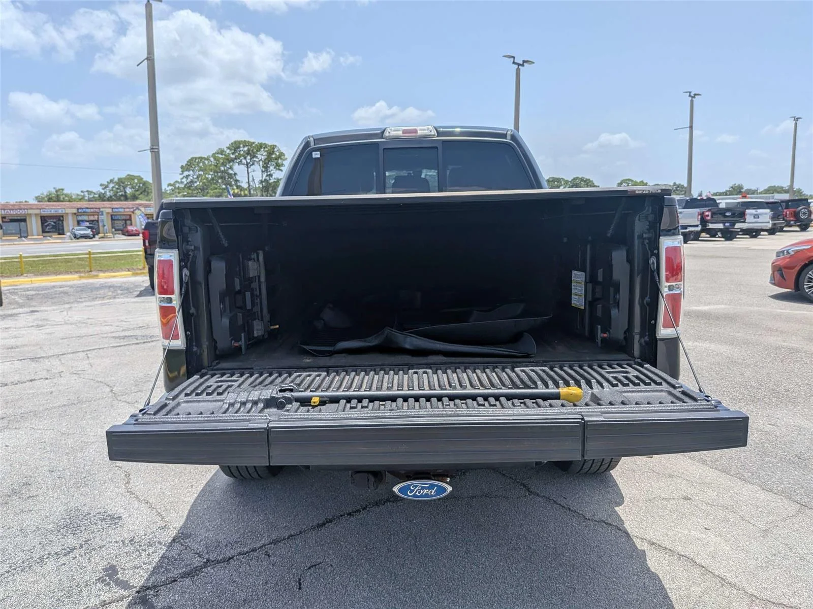 Used 2012  Ford Platinum image 12