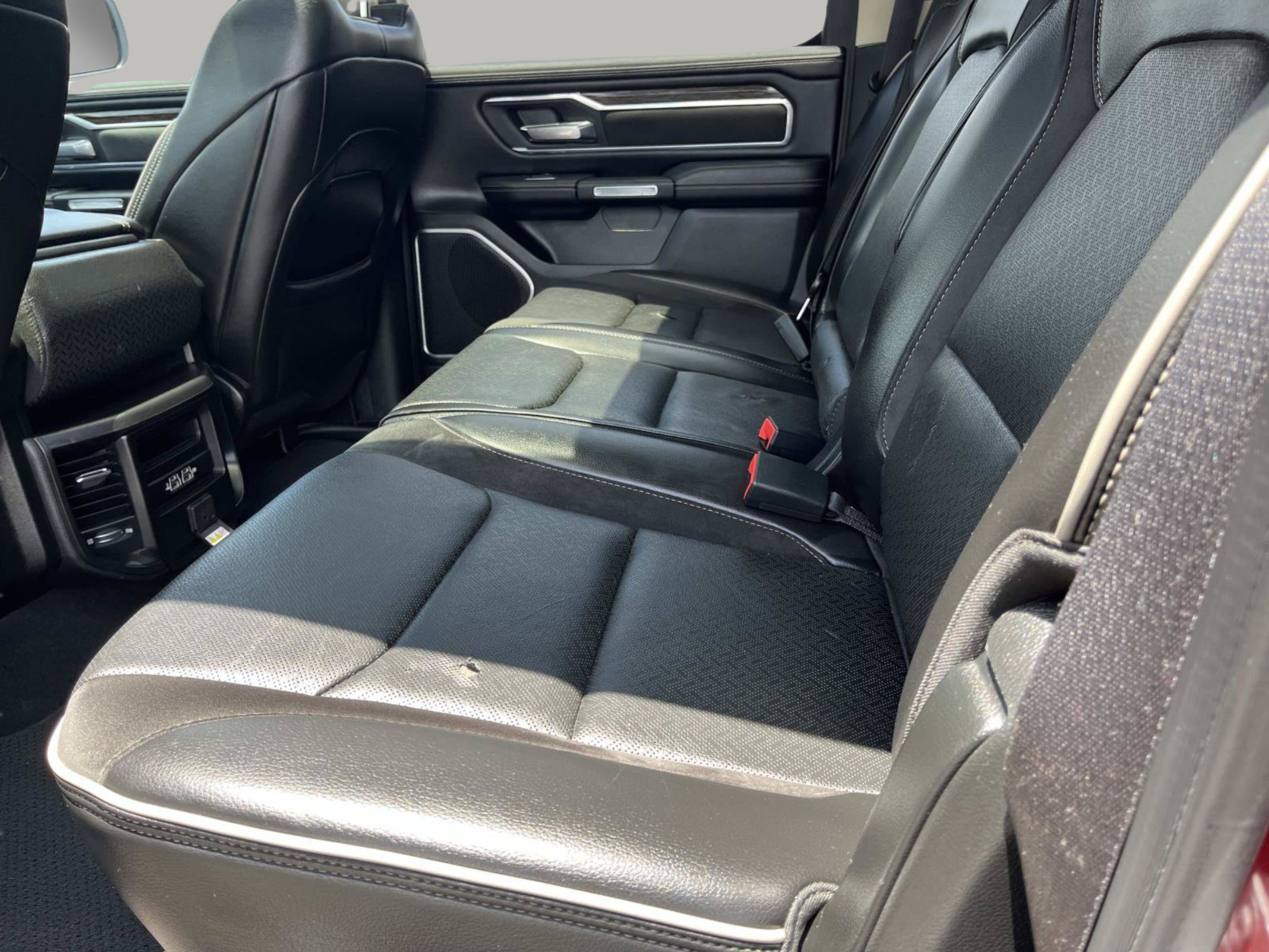 Used 2019 Delmonico Red Pearlcoat Ram Laramie image 23