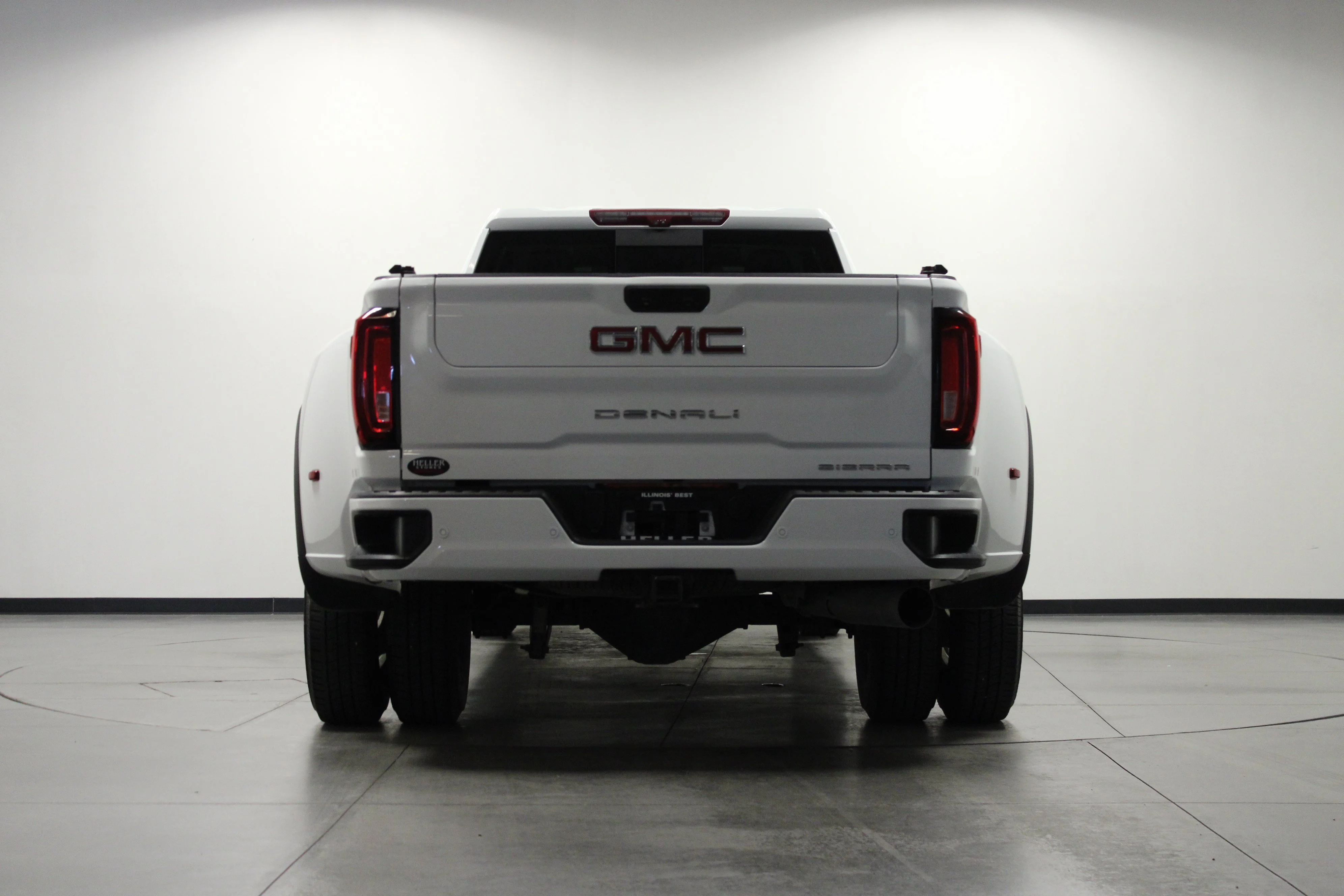 Used 2023 Summit White GMC Denali image 5