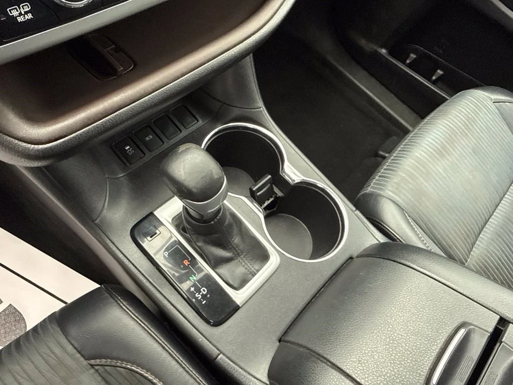 Used 2015 Gray Toyota LE Plus V6 image 19