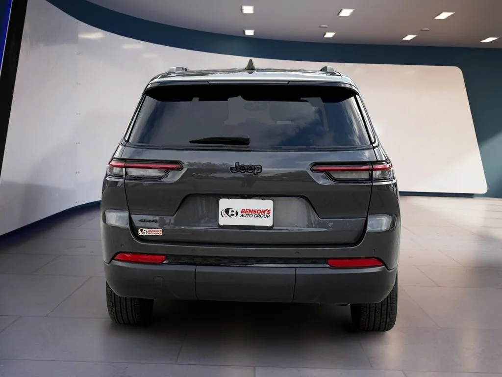 Used 2024 Gray Jeep Altitude image 4
