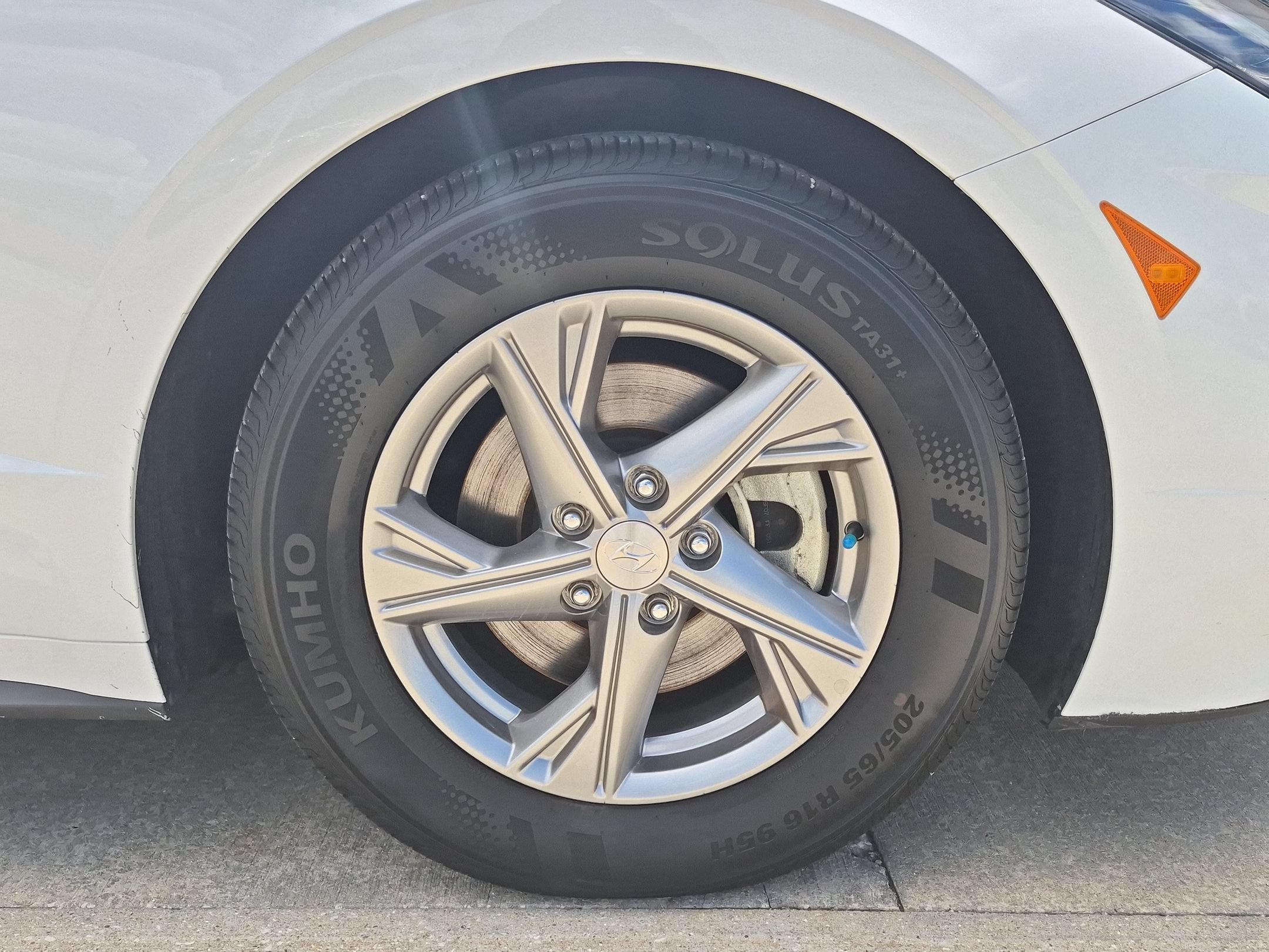Used 2022 Quartz White Hyundai SE image 29