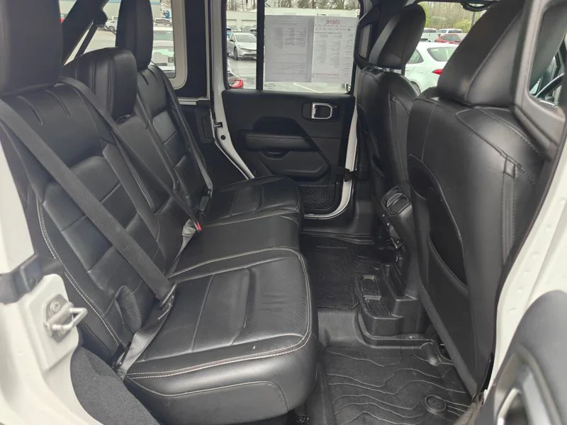 Used 2019 White Jeep Unlimited Sahara image 18