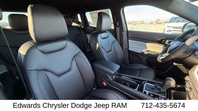 New 2026 Diamond Black Crystal Pearlcoat Jeep Limited image 40