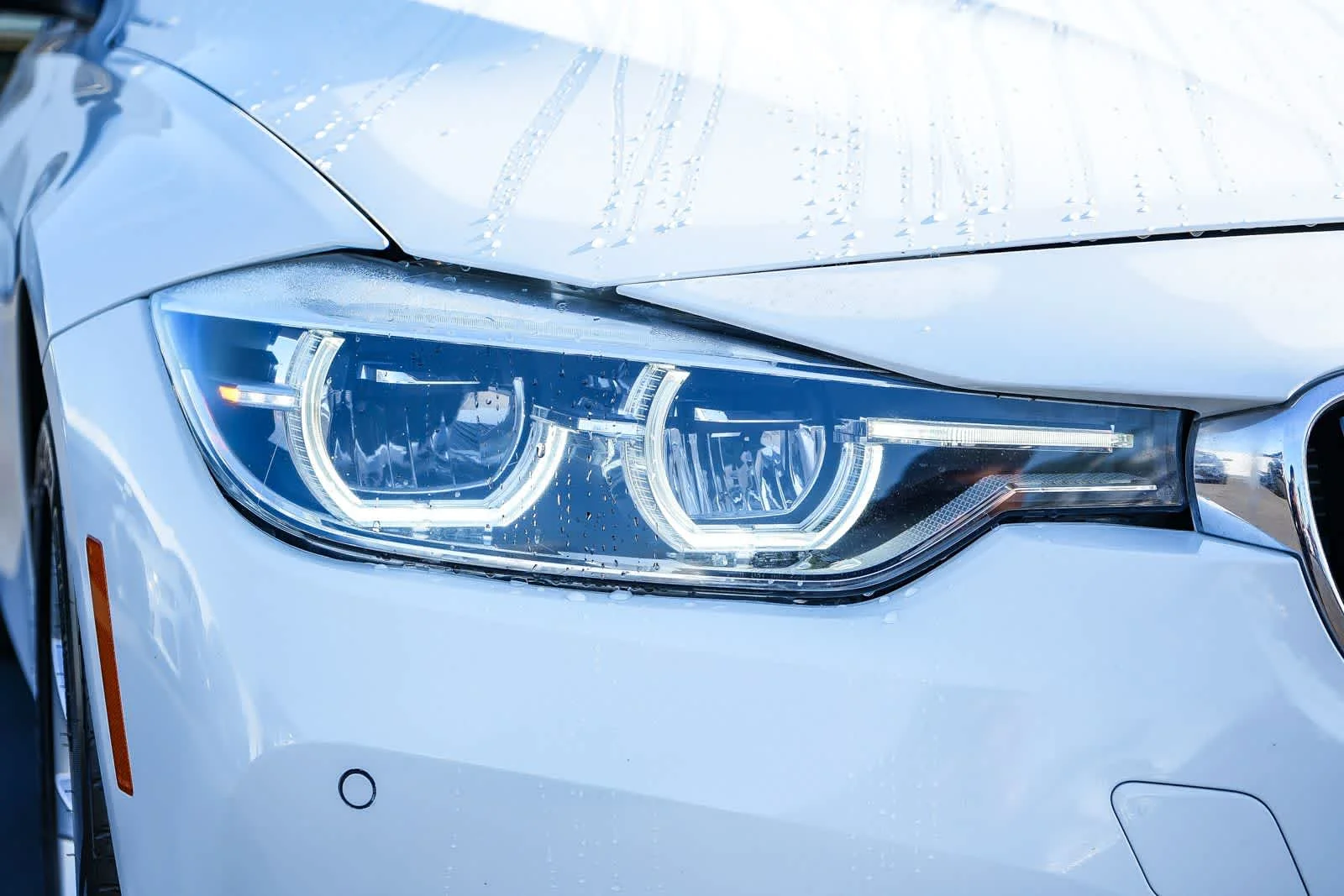 Used 2018 White BMW 320i image 4