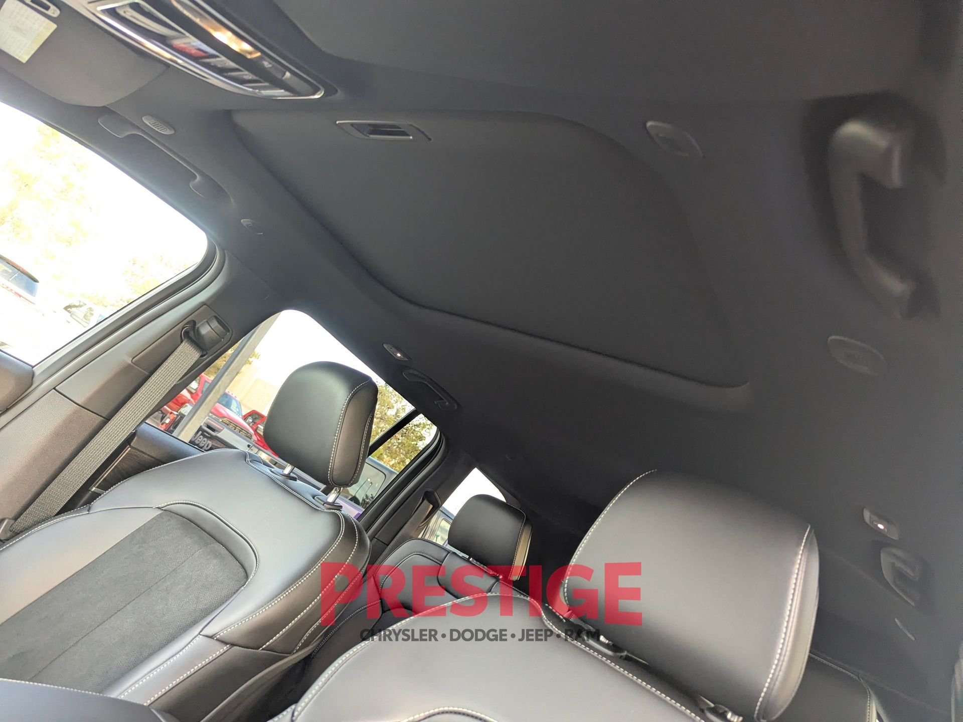 New 2026 Diamond Black Crystal Pearl-Coat Exterior Paint Jeep Altitude image 29
