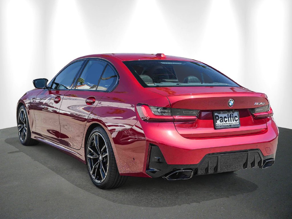 2025 BMW 3 Series photo 4