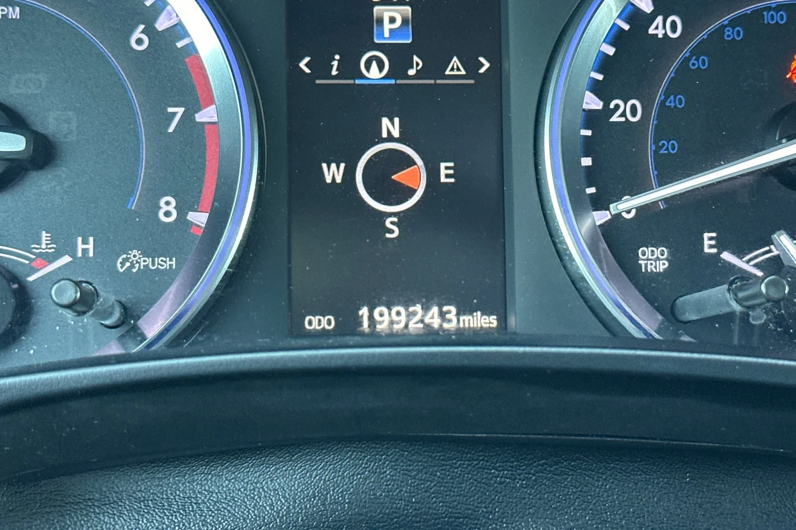 Used 2015 Predawn Gray Mica Toyota Limited image 29